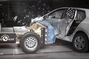 Volkswagen Golf 8 : 5 étoiles EuroNCAP avec la porte arrière ouverte !