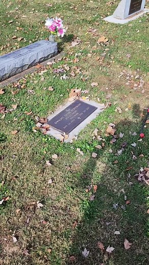 Maintaining Flat Headstones: Edging and Cleaning Tips