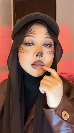 Imas Fahriaty on Instagram: "Khodamnya aing maung🐆 #jointrend #makeuptransisi"