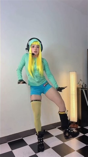 Cyberpunk girl in the wasteland with robotic moves.💛⚙️ #cyberpunk #Robot#dance #popping #HumanNotAI