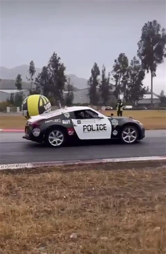 Blackcars.racing 🔥 No Existe el Límite ni la Edad para Disfrutar de la Tremenda experiencia del Taxi Drift en manos de Nuestro Amigo El Piloto Solitario 🚘🫂❤️ Tremendo Evento entregado por Festcandelaria🔥💯 @fest.candelaria @el_piloto_solitario_z @Blackcars.racing #chile #mundotuerca #race #people #reels #instachile #eventotuerca #instagram #Blackcars #kartodromo #paratii
