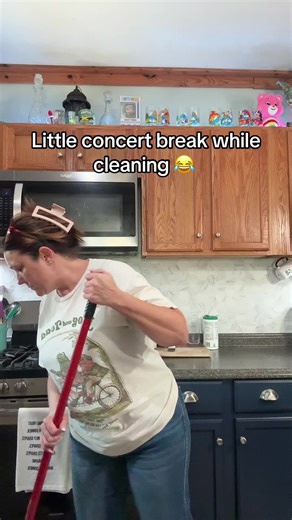 Bennett Peach 🍑 (@bennettpeach)’s videos with The Humpty Dance - Album Version Edit - Digital Underground