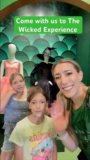 The Wicked Experience at Universal Studios 💚 | Costumes, Sets & Oz Vibes