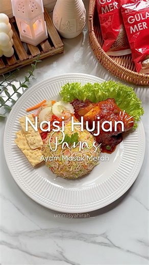 Nasi Hujan Panas & Ayam Masak Merah✨ (Mudah & Sedap!) Hi, jom buat nasi hujan panas. Menu ni sangat sesuai untuk berbuka ataupun time raya nanti tau. Nak buat pun mudah, cuma memerlukan kerajinan 🤭 And untuk dapatkan ayam masak merah yang lebih sedap & cantik warna dia, Mi guna gula merah Chek Hup @ch_malaysia ☺️🤍 Bahan-bahan: 🍛 Nasi Hujan Panas - 2-3 sudu minyak sapi (kalau takda, boleh ganti marjerin/butter - ⁠Minyak masak - ⁠Bawang putih - ⁠Bawang merah - ⁠Halia - ⁠4 sekawan - ⁠2 helai dau