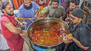 4.8M views · 42K reactions | Karachi Ka Jeela Selling 500Kg+ Lahori Chole | Special Desi Ghee Waly Cholay | Pakistani Street Food #jeela #karachifood #pakistanifood #Cholay #lahorichole #streetfood | Must Taste | Facebook