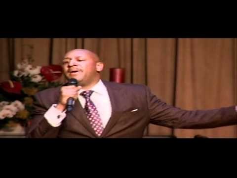 Brian Courtney Wilson performs "All I Need" at Walt Baby Love concert - Music World Gospel