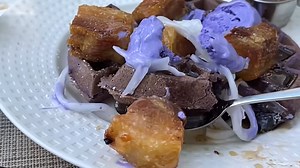 All you can eat Maryland blue crabs in the most intense seafood buffet