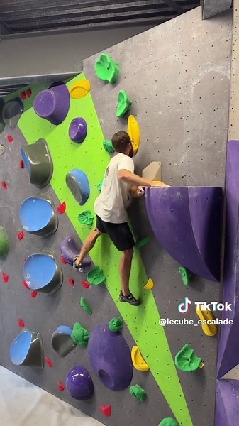 Escalade Le Cube: Techniques de Bouldering
