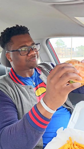 This burger joint is severely UNDER-RATED ‼️ HillBoyz Wing and Burger Bar #bigtaeeats #foodreview #travelfoodie #memphistn #memphisfood #burger #wings #foodie #foodcritic #tasteteste #memphis #viral | Big Tae Eats