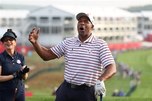 Michael Strahan Kicked In The Face During Fox NFL On-Air Demo - WBLS