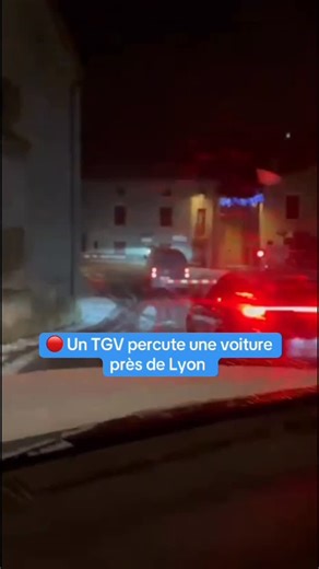 Actu Lyon on Instagram: "🔴 Un TGV percute un véhicule près de Lyon : ce matin, le train a détruit une fourgonnette coincée sur le passage à niveau de Saint-Romain-en-Gier (Rhône). Le conducteur a eu le temps de sortir à temps. Le trafic des trains a été très perturbé #lyon #pourtoi #tgv #sncf #accident"