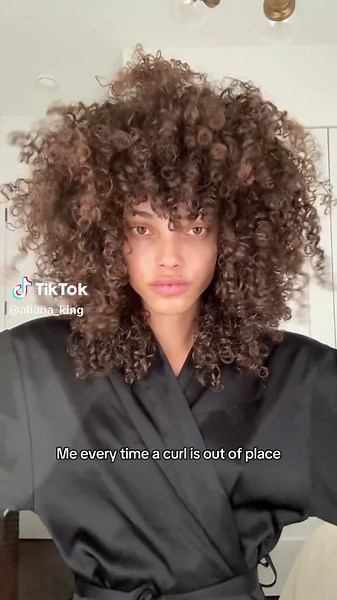 Deva Cut für lockiges Haar: Tipps für perfekte Locken