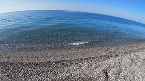 Le immagini, che parlano da sè, provengono da Falerna, sulla costa tirrenica, a pochi km dall'aeroporto di Lamezia Terme. Sarà l'ultimò bagno dell'anno? #Calabria #Italy video di Robert Hood | Calabria Meravigliosa
