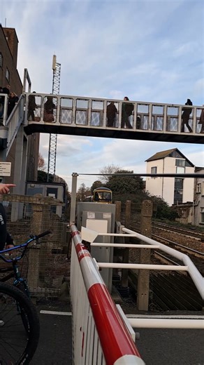Class 166 Arriving into platform 2 (13/12/25)