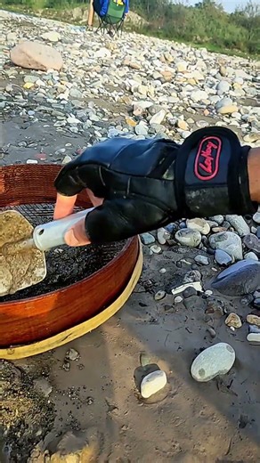 I Wasn’t Expecting to Find THIS in the River… 😳