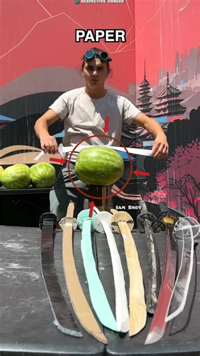 Kaunsi Talwar Jeetegi? 😱🍉 #shorts #ytshorts #facts #talwarbaji #experiment