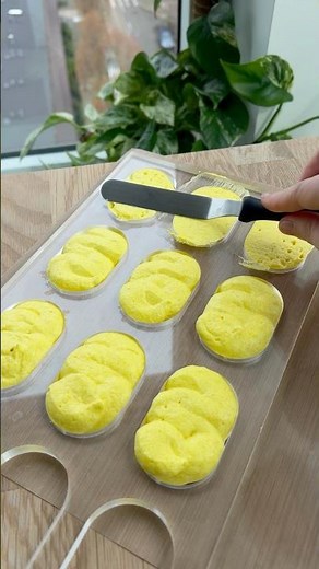 NEW Lemon Dacquoise Cookie recipe! It is PERFECT for spring and summer baking 🍋