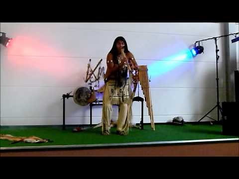 Leo Rojas - Indianermusik auf Panflöte , kleines Konzert in 2012 , Modellbahn Wiehe , Indianermuseum