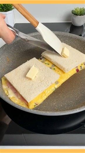 Viral One-Pan Egg Toast Hack! 🍳🥪 #shorts #viral #easyrecipe