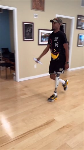 Prosthetics In Motion on Instagram: "Several of our patients had the opportunity to trial the #kneuro microprocessor knee joint by @brainrobotics. This knee has a 5 day battery life, stair ascent feature, walk to run and more 🦾🦾🔥🔥 @amputeecoalition #prostheticsinmotion #teampim #amputee #amputeesofinstagram #amputeestrong #mobility #prosthetics #limbloss #amputeesolutions #limbdifference #adaptandovercome #transfemoral ##abovetheknee #prostheticleg #abovethekneeam