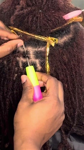 Mini tutorial on interlocking microlocs👩🏾‍🍳👩🏾‍🍳