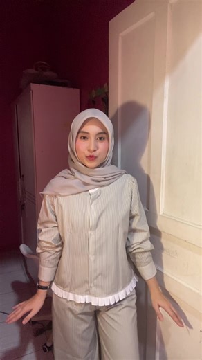 Oneset yang cocok untuk petite bahannya adem motifnya salurrr lucuu @asaya.idn #asaya #asayaindonesia