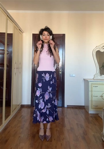 Відео користувача suzie! (@suzieszv) на тему «Walking In Heels»