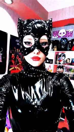 Bella on Instagram: "Go!! • #catwoman #catwomancosplay #batman #halloween #halloweencostume #goth #gothgirl #emogirl #emo #egirl #tiktokgirl #cosplay #cosplaygirl #cosplayer"