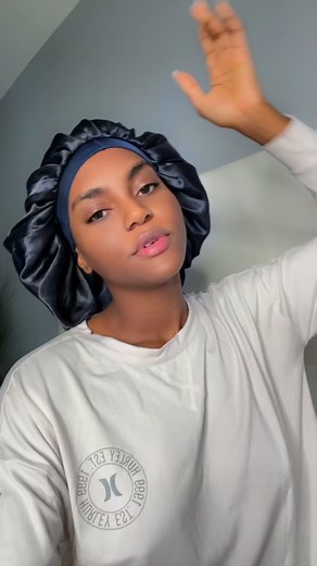 4.9K views · 160 reactions | Lets go to a photoshoot with me in miami .Essentials every models needs : BLUE or BLACK JEANS  and BLACK / WHITE 懶Wig EEDEN glam CEO after glow Moisturizer : Sunday Riley Cleanser : @dermae Exfoliate water Clinique Ask me your questions, I will make a video on tiktok to answer.Let me know if you want a part 2 .  | Eden Berandoive | Facebook