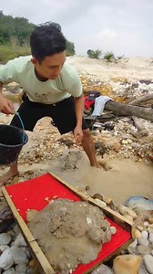 7.9K views · 103 reactions | Gold at gold mining locations in Indonesia #goldmining #lookingforgold #videomencariemas #goldprospectingvideo | Arsenio Gold Hunting | Facebook
