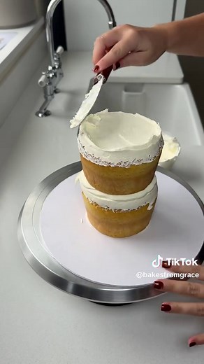 Delicious Lemon Raspberry Sponge Cake Recipe