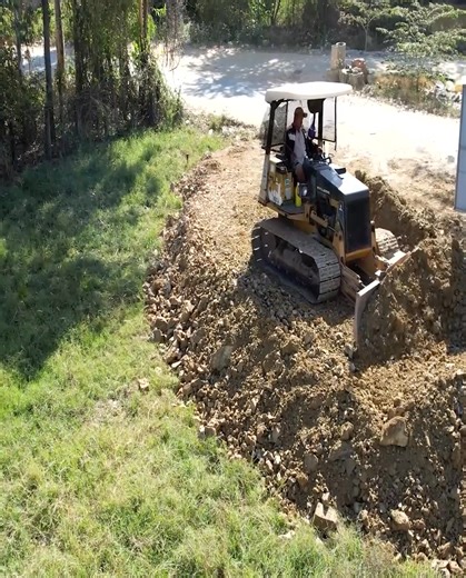 Watch This BEAST Bulldozer Backfill Like a Pro! 😱🚜 | Chocolate