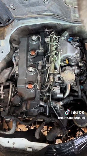 Toyota HiAce palyado ang engine