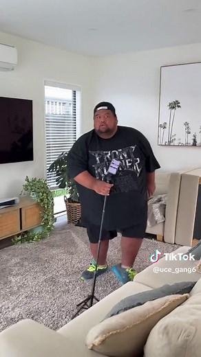 Samoan Islander Tries to Be an Influencer