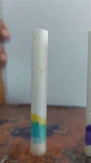 A colour spot may separate into several colors, showing that it contains a mixture of dyes.