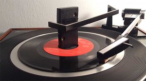 英语老歌《悲伤的电影（让我哭）Sad Movies》苏.汤普森1961演唱