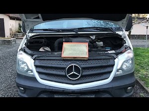 How to replace the air filter of a Mercedes Sprinter?