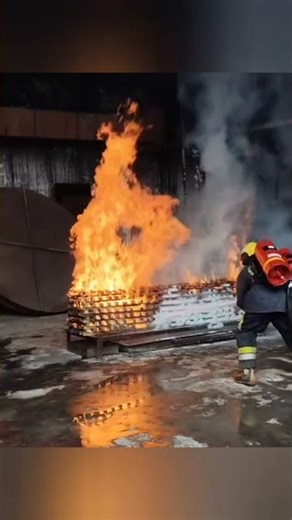 perbedaan apar powder dan foam saat memadamkan kebakaran dari kayu dsn oli bensin minyak