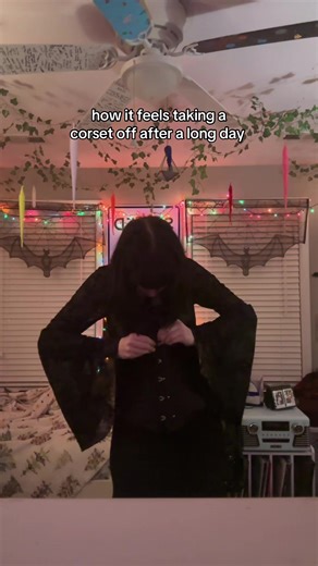 and your ribs lowkey start hurting 😭 #relatable#goth#fyp#shitpost#outfit
