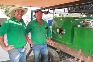 Steel post straightener big hit at Henty Machinery Field Days   VIDEO - Beef Central