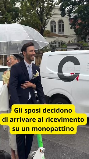 827K views · 12K reactions | Quando nemmeno il maltempo impedisce alla coppia di sposi di essere felici ☔️ #pioggia #monopattino #sposi #matrimonio #matrimoniopartystyle | Matrimonio Party Style | Facebook