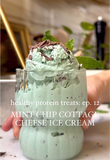 MINT CHIP COTTAGE CHEESE ICE CREAM ✨ Don't knock it 'til you try it! Seriously. And so perfect for St. Patty's day! 🍀 It's so creamy, sweet, and you'd never even guess that it's made with cottage cheese. 16 grams of protein and just 6 ingredients! ⠀⠀⠀⠀⠀⠀⠀⠀⠀ >> Full macros and tips for the recipe in the link in my bio! ✨ ⠀⠀⠀⠀⠀⠀⠀⠀⠀ ▢ 3 cups cottage cheese (the higher fat and better quality, the creamier the ice cream! It really makes a difference.) ▢ 1/3 cup maple syrup ▢ 1 teaspoon vanilla extra