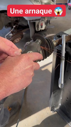 1.1M views · 9.2K reactions | Partie 2 comment refaire un cardan soi même beaucoup de detracteur parle de cardan de saxo ouvrez les yeux sur les peix de plus en plus de cardan a plus de 800€ #astuce #arnaque | Automobiles TORAN | Facebook