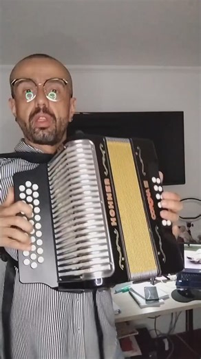 Tierra de Cantores - Academia Vallenata on Instagram: "Canción en tonalidad menor y única composición conocida de #diomedezdiaz en este modo musical #clasesdeacordeon #academiavallenata #tierradecantores #cursodeacordeon"