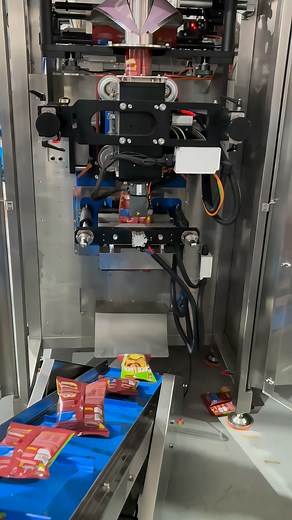 195K views · 2.1K reactions | High speed vertical packaging machine for cookie—100bags/min! ✅Meet our large vertical packaging machine,designed for crispy cookies and bakery snacks.✅perfect for cookie manufacturers,snack factories,and automatic packing lines. #fillingmachine #packagingmachine #PackagingSolutions #highspeedpackaging #foodpackaging | Lixia Huang | Facebook