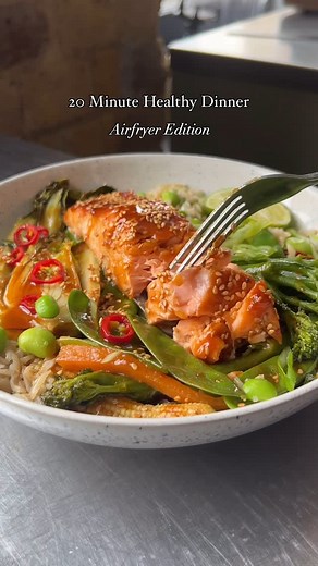 Mob | Delicious weekly cooking on Instagram: "Check out mob.co.uk for the best healthy airfryer recipes This one has 43g of proper portion and only takes 20 mins to make. Search ‘Sticky Hoisin Honey Air Fryer Salmon’ on mob.co.uk and give it a go!! @jodienixon_"