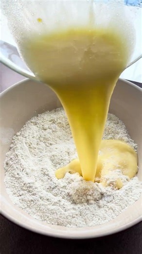 Mini Blueberry Muffins #easydessert #minimuffins #blueberries #lunchboxideas #sweet #onthegosnacks