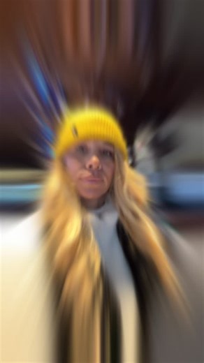 Chalet du Mont-Royal 🥰 📍Situado en la cima de la montaña, el chalet del parque Mont-Royal es un gran edificio de estilo Beaux-Arts francés. Su interior es amplio y está decorado con murales que celebran la historia de Montreal bajo el régimen francés. 📍🥐Además de ser un punto de recepción para los numerosos visitantes, alberga una cafetería, una tienda de recuerdos y un baño. El chalet del parque Mont-Royal también se alquila varias veces al año para grandes ocasiones. Abierto de 8:00 am a 2