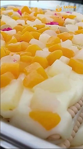 Kolač s keksima, pudingom i voćem bez pečenja