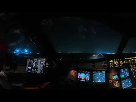 Real A320 Landing in 360° — You're in the Cockpit